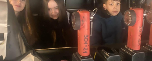 Wycieczka klas 6a, 7a i 7b do Komendy Miejskiej PSP oraz na spektakl „Opowieść wigilijna – zwierciadło czasu”