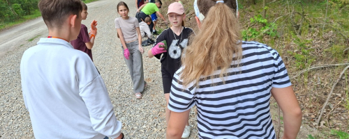 „Ziemia to nie kosz. Chociaż niektórzy to testują.”